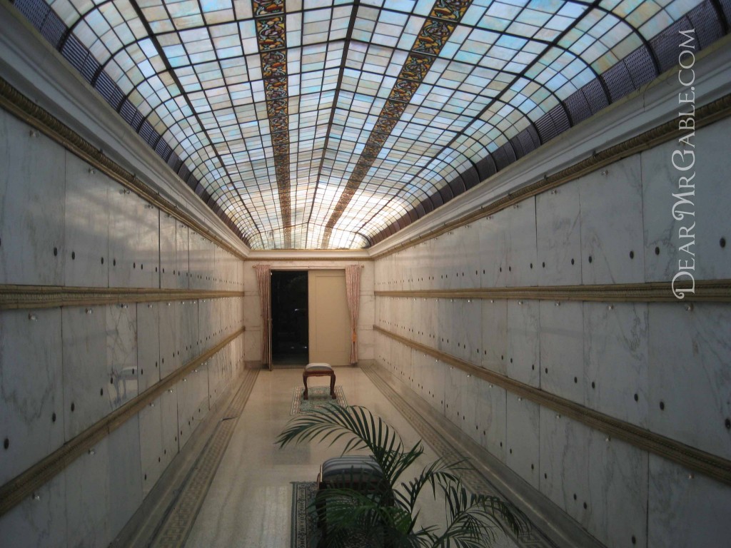 hallway to the room where William Henry Gable rests