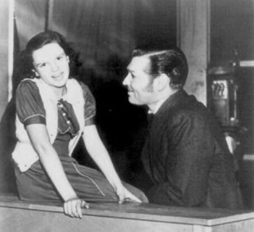 Judy Garland sings to Clark Gable